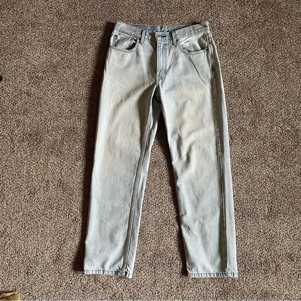 Light wash Levi’s 550 Jeans